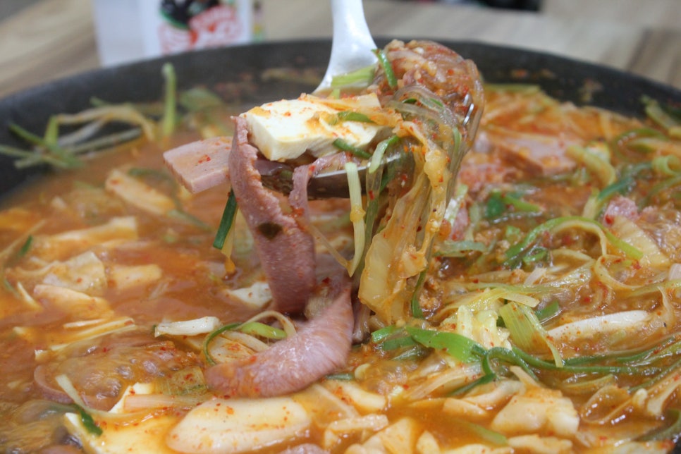 영통동맛집 무쇠가마솥에 끓여주는 이가부대찌개 관련 이미지 14