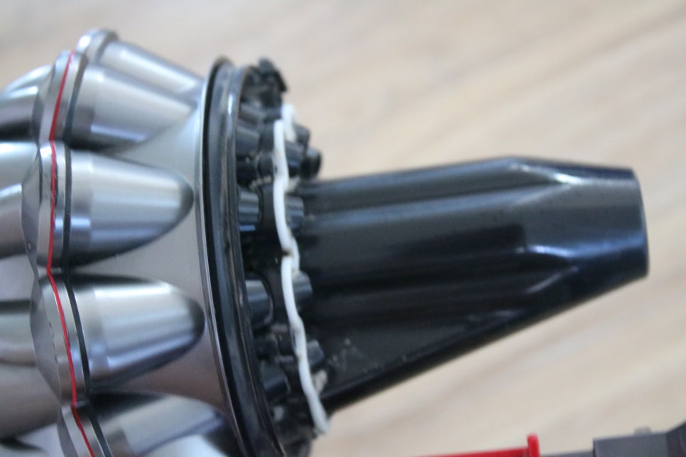 다이슨 무선청소기 냄새나서 분해청소 생각보다 쉬웠던 후기 관련 이미지 26