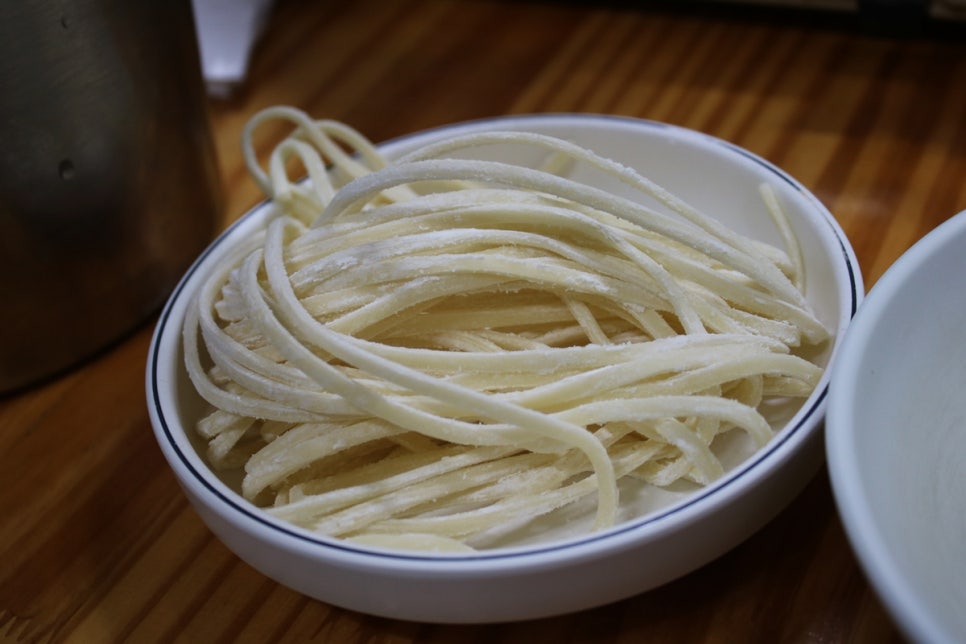 율암온천맛집 보약을 먹는 기분이 들었던 보양식 인정가마솥옻닭 관련 이미지 17