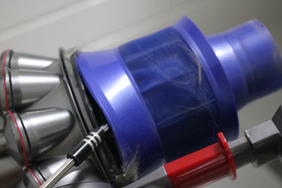 다이슨 무선청소기 냄새나서 분해청소 생각보다 쉬웠던 후기 관련 이미지 17