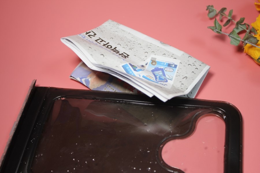 과격한 장시간 물놀이에도 끄떡없는 유픽스 방수팩 관련 이미지 17