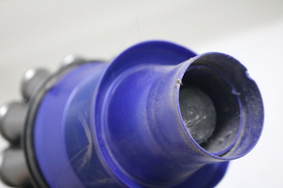 다이슨 무선청소기 냄새나서 분해청소 생각보다 쉬웠던 후기 관련 이미지 15