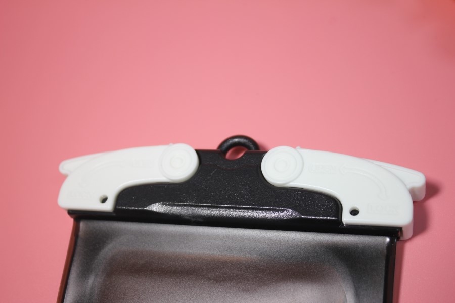 과격한 장시간 물놀이에도 끄떡없는 유픽스 방수팩 관련 이미지 10