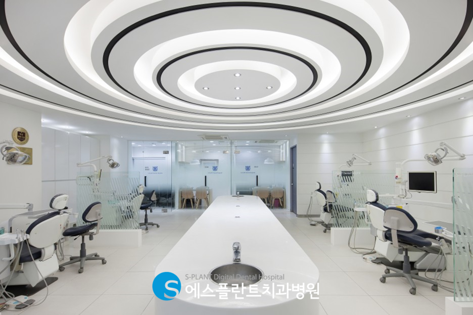 압구정로데오 치아미백 잘하는 치과, 에스플란트치과병원에서 착색된 치아를 하얗게 관련 이미지 1
