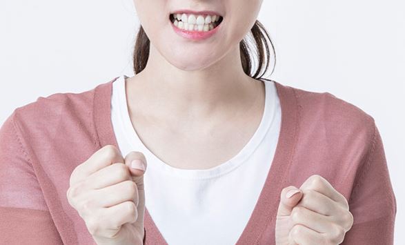 턱관절에 무리가 가는 습관은 개선해야 합니다 [에스플란트 치과병원] 관련 이미지 2