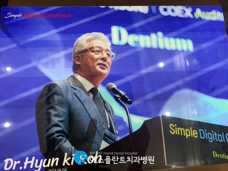 청담 에스플란트치과병원의 전치부 앞니 지르코니아 크라운 심미보철로 치아를 예쁘고 가지런하게 관련 이미지 9