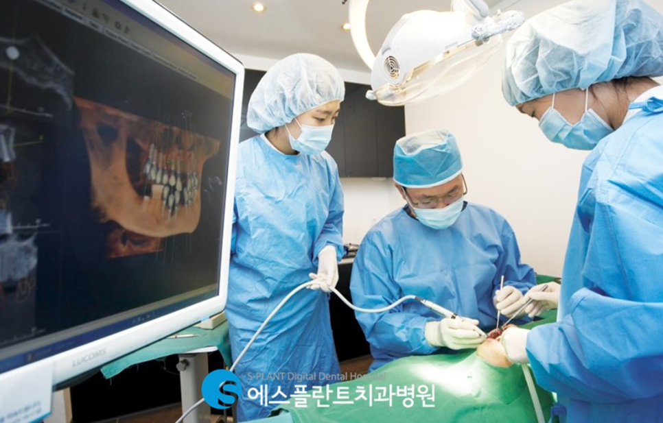 강남임플란트 잘하는 치과 에스플란트 병원의 오래된 브릿지 제거 후 임플란트 관련 이미지 4