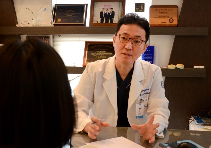 덴탈포비아 때문에 임플란트 수술이 엄두가 안나신다면? _조선일보_ 에스플란트치과병원 인터뷰 관련 이미지 1