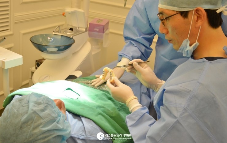 [즉시식립임플란트] 에스플란트치과병원 이정택 원장이 추천하는 즉시 식립 임플란트! 관련 이미지 5
