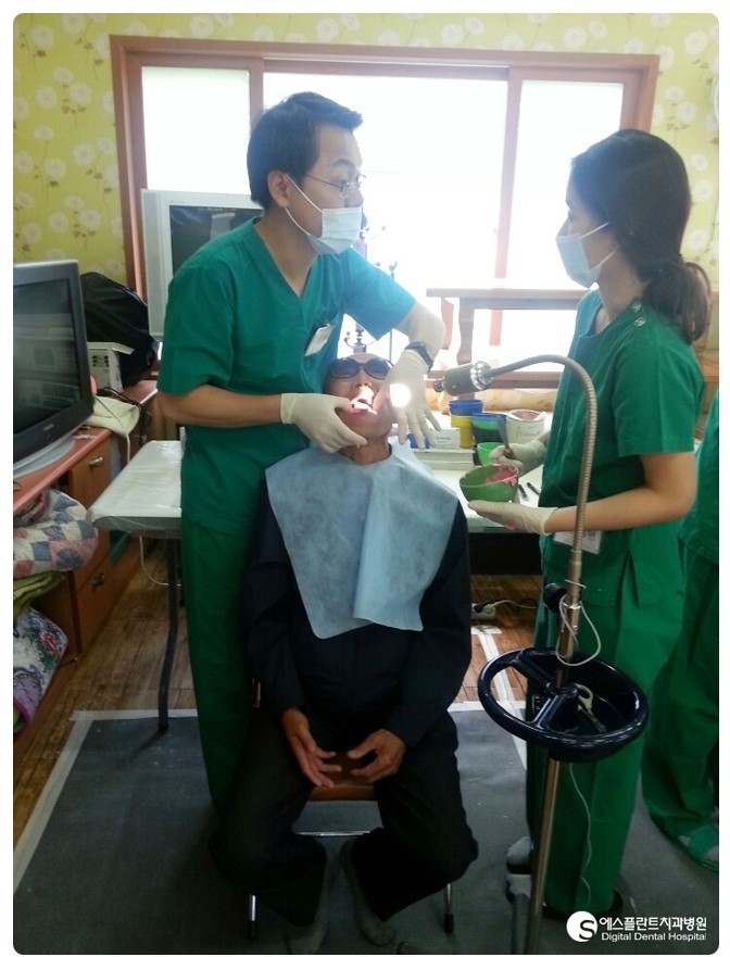 [에스플란트치과병원/노인임플란트] 한국 구라봉사회 의료봉사를 다녀 오신 백상현 원장님 관련 이미지 3