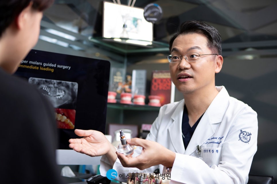 강남 임플란트 잇몸뼈 부족 시, 에스플란트 치과병원의 골이식 임플란트(GBR)로 관련 이미지 1