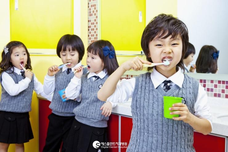 [치약파라벤]치약성분,이닦고과하게헹구면충치예방효과가떨어 진다? 관련 이미지 1