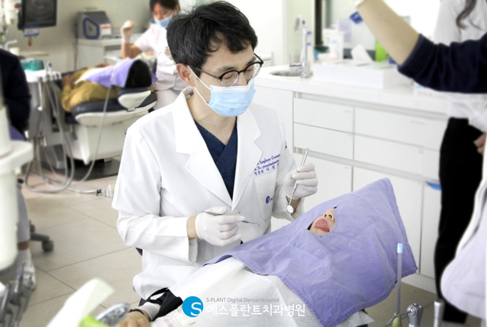 압구정로데오 치아미백 잘하는 치과, 에스플란트치과병원에서 착색된 치아를 하얗게 관련 이미지 2