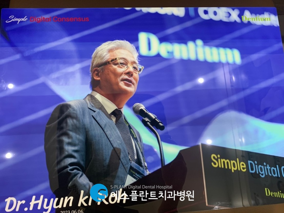 압구정로데오역 임플란트치과 에스플란트치과병원의 심미성을 고려한 지르코니아 지대주 앞니 임플란트 관련 이미지 6