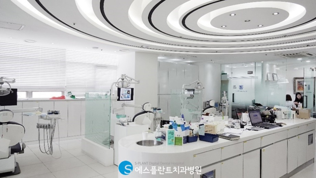 치아를 모두 상실했다면?전악임플란트로 자연치아와 같은 저작력을 되찾으세요! 관련 이미지 6