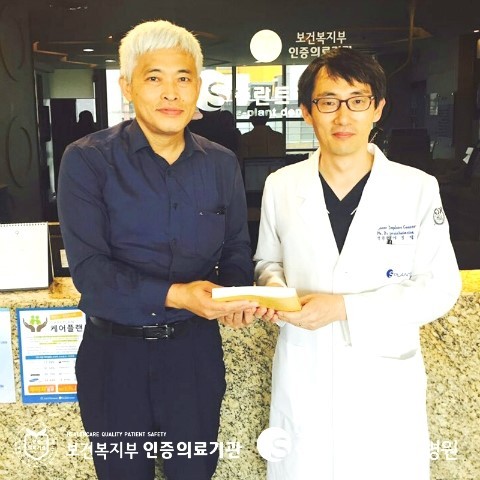 [에스플란트치과병원] 이정택 원장님께 임플란트시술을 받으신 김창현 님과 함께♡ 관련 이미지 2