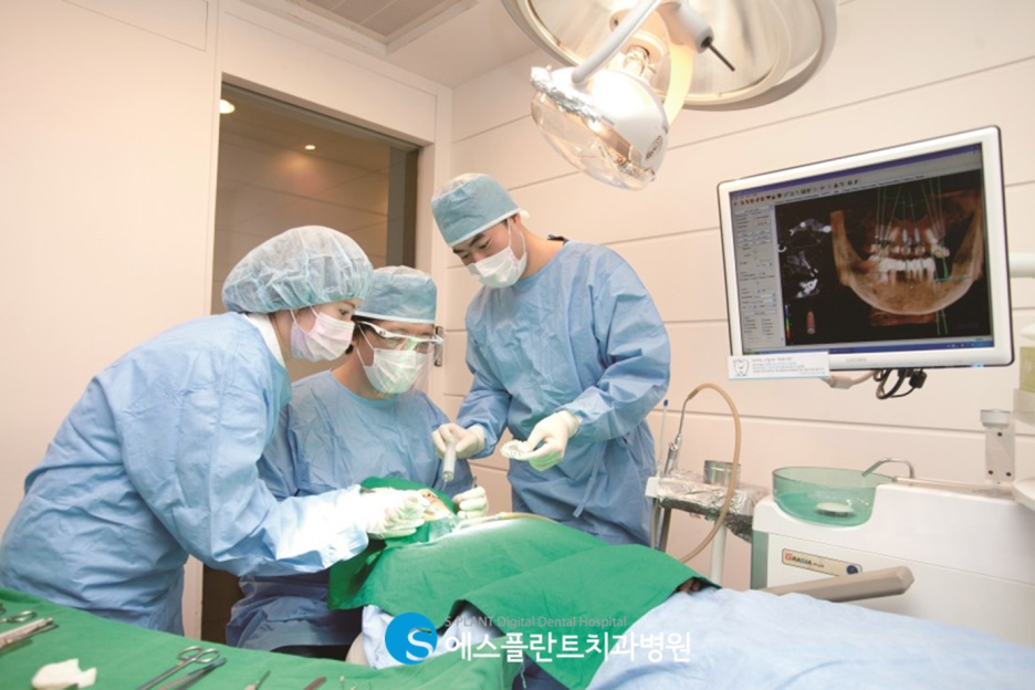 임플란트 잘하는 치과, 에스플란트 치과병원의 임플란트 모의수술과 가이드 제작으로 안전하게 관련 이미지 7