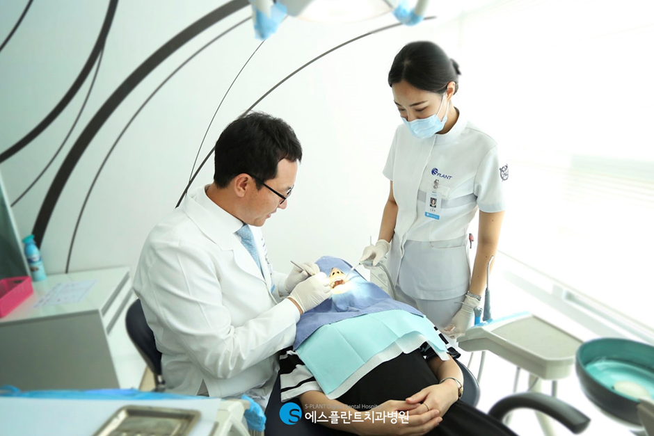 일반임플란트와 앞니임플란트는 어떤 차이가 있을까요? 관련 이미지 4