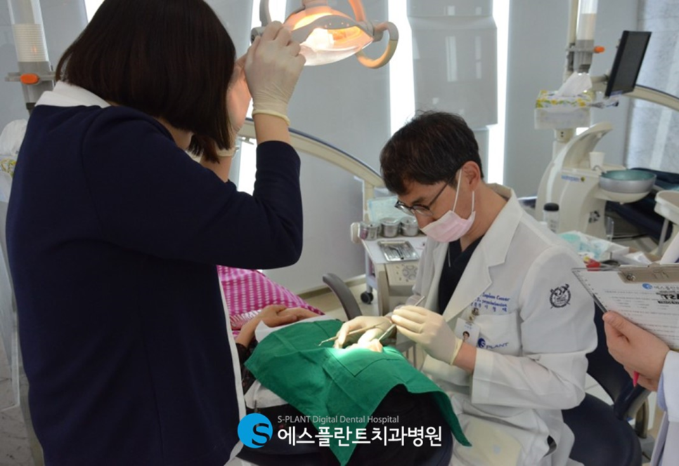 앞니 깨짐으로 인한 심미보철을 원한다면 - 강남 심미보철 잘하는 치과 에스플란트치과병원에서 관련 이미지 4