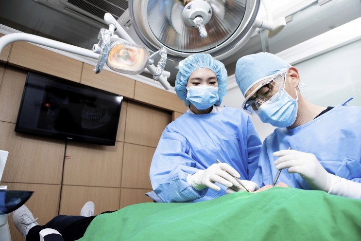 잇몸 상태가 좋지 않아 임플란트 시술이 어렵다는 얘기를 들으신 적 있 으신가요? 관련 이미지 4