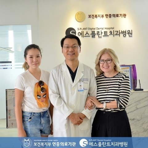 [외국인 치과진료] 러시아에서 임플란트시술을 위해 오신 Abdesheva Aizhan님 가족분과 백상현 원장님♡ 관련 이미지 1