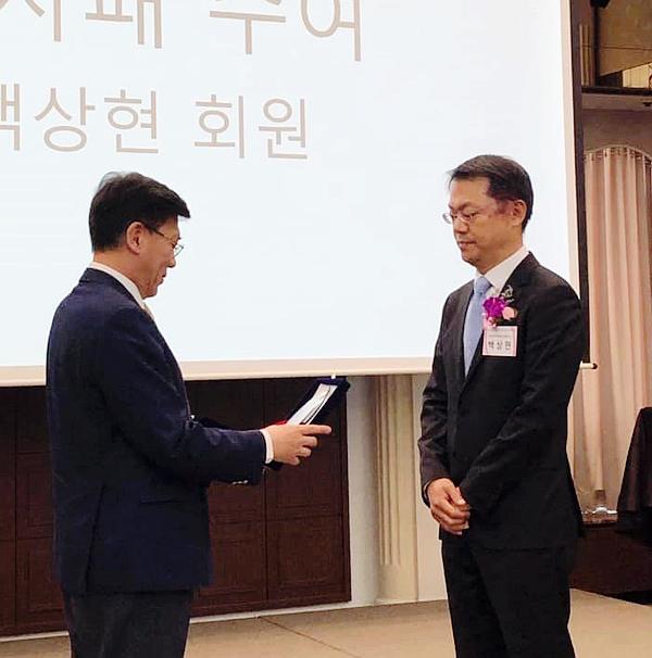 대한치과보철학회백상현원장님감사패수여 관련 이미지 3