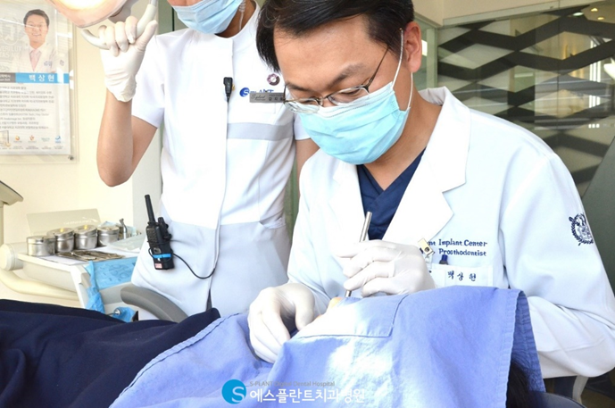 노인임플란트, 건강보험을 적용해 에스플란트치과에서 진행하세요! 관련 이미지 1