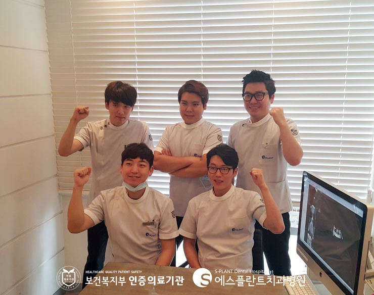 [에스플란트 치과병원] 환자분들의 미소를 조각하는 에스플란트 치과병 원 기공실 - 치과 매거진 인터뷰 관련 이미지 1