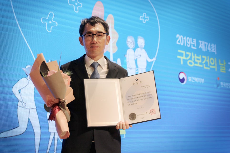 임플란트 명의 찾고 계신가요? 에스플란트치과병원에 있습니다. 관련 이미지 6