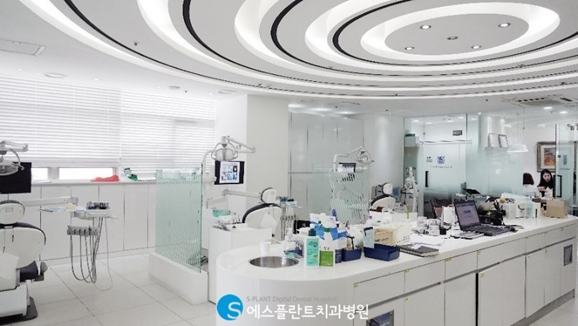 치아가 상실된 자리에 브릿지? 임플란트? 관련 이미지 5