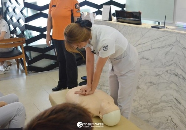 [심폐소생술 순서] 치과병원인증제 소중한 생명을 구하는 심폐소생술 관련 이미지 4