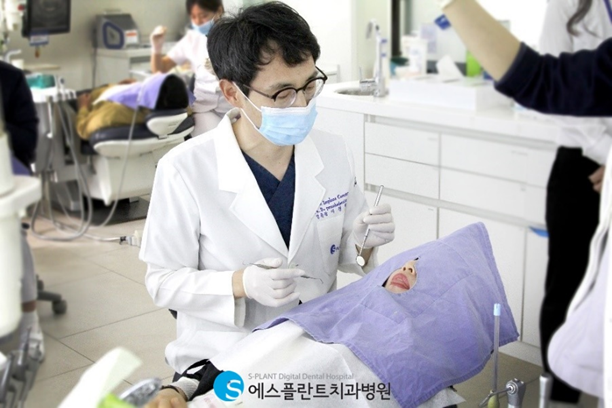 손상되고 상실된 치아를 대체하는 임플란트, 에스플란트치과에서 진행하세요! 관련 이미지 1
