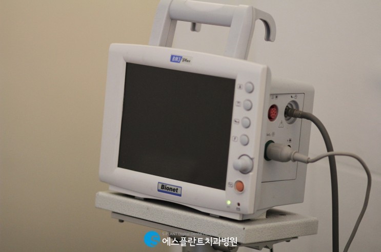 정확한 진단과 안전한 임플란트 수술+상부보철을 위한 첨단 장비 관련 이미지 8