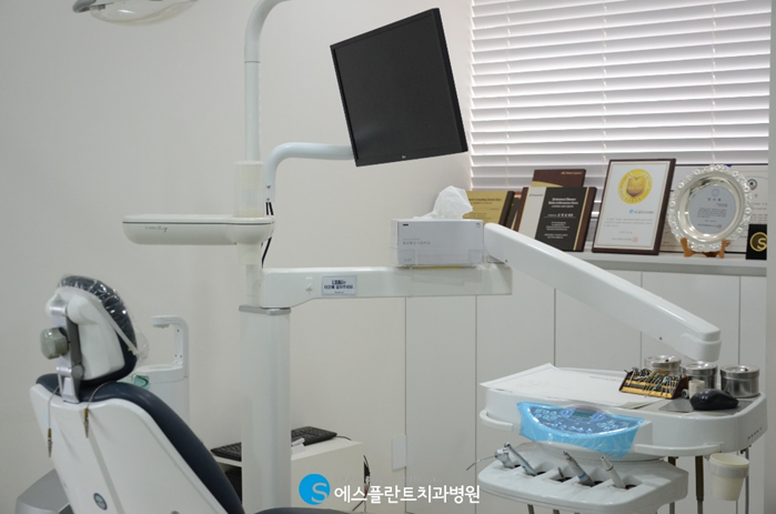 임플란트/틀니 건강보험 적용 가능합니다. 관련 이미지 6