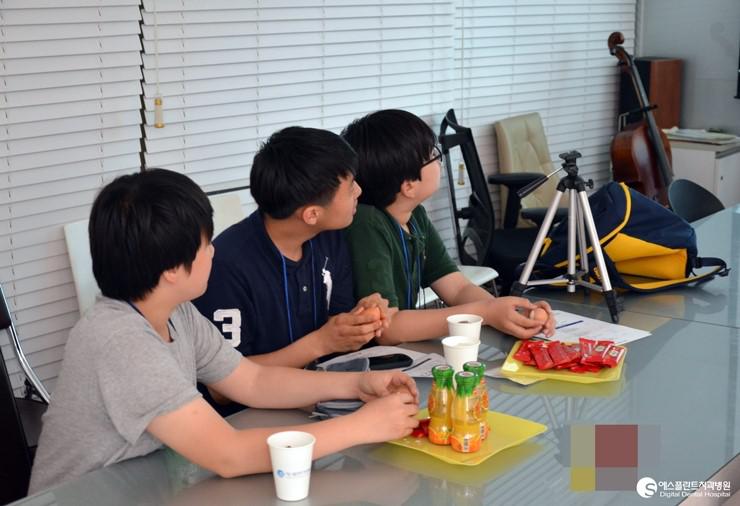 [청소년직업체험교실]에스플란트치과병원손병섭원장님께서학생들 의일일멘토가되어주셨습니다. 관련 이미지 1