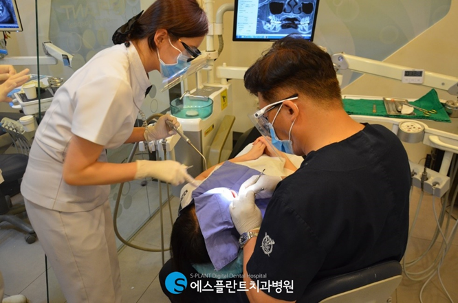 치아를 잃게 되는 대표적인 원인 만성치주염 관련 이미지 2