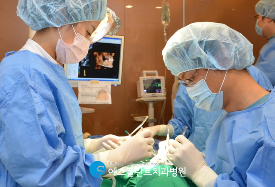 하악 대구치 임플란트 시 가이드 임플란트가 필요한 이유?! 하치조 신경 손상 피해 에스플란트 치과병원에서 정확하고 안전하게 관련 이미지 5