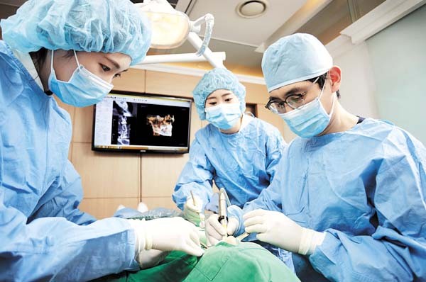 헬스조선_ 임플란트 완성이 두 시간 만에 가능하다고요? _에스플란트 치과병원 인터뷰 기사 관련 이미지 2