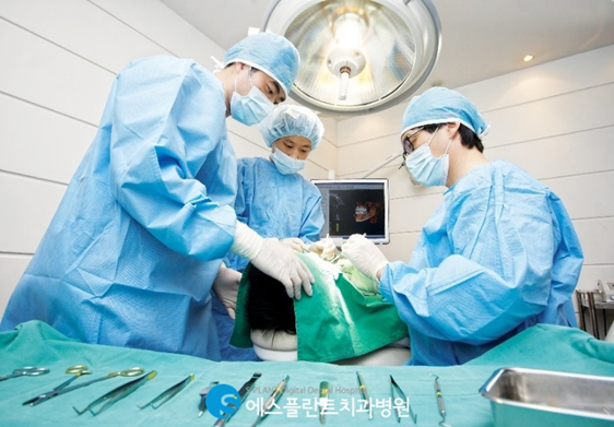 치아가 상실된 자리에 브릿지? 임플란트? 관련 이미지 3