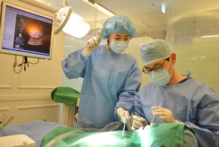 [당일임플란트/임플란트과정]강남임플란트잘하는곳,디지털화된즉시 기능임플란트! 관련 이미지 2