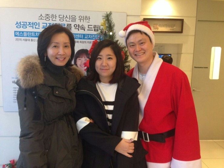 [에스플란트치과병원] 반가운 얼굴, 배우 전인화님과 따님과의 기념촬영 관련 이미지 1