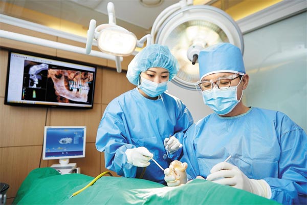첨단 장비를 통해 체계적으로 진행하는 전체 임플란트 [에스플란트 치과병원] 관련 이미지 8