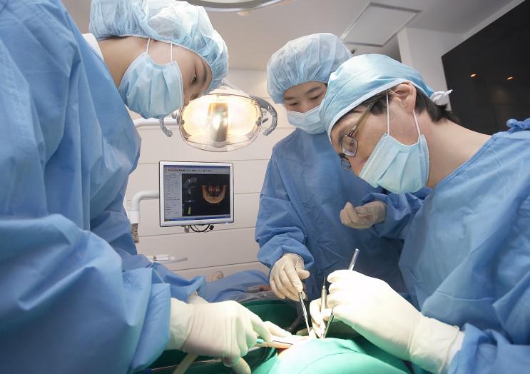 임플란트재수술? 검증된 의료진 강남임플란트 에스플란트치과병원 관련 이미지 9