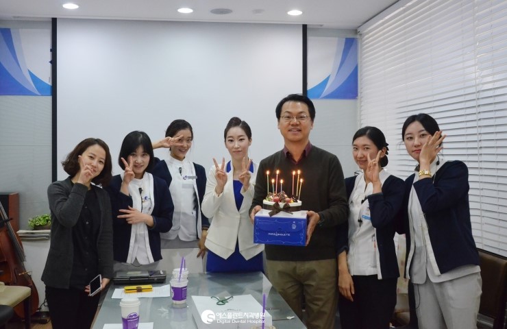 [에스플란트치과병원] 우유빛깔~ 백상현 원장님의 생신을 축하드려요 ~♪ 관련 이미지 1