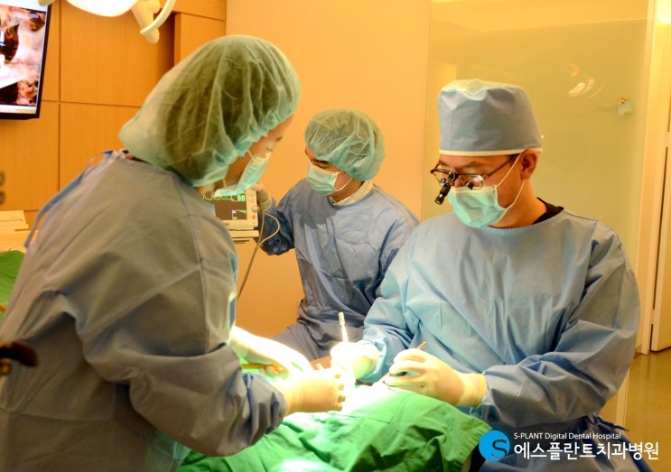 가이드를 이용하여 하루 만에 임플란트 수술 완료? 통증 없는 수면마취 로 임플란트 수술 끝! 관련 이미지 2