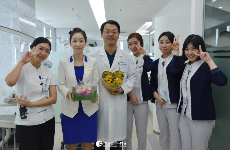 [에스플란트치과병원뼈이식임플란트]백상현원장님앞으로예쁜꽃 선물이도착했어요! 관련 이미지 2