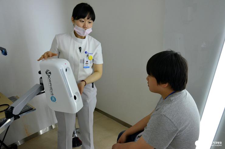[청소년직업체험교실]에스플란트치과병원손병섭원장님께서학생들 의일일멘토가되어주셨습니다. 관련 이미지 8