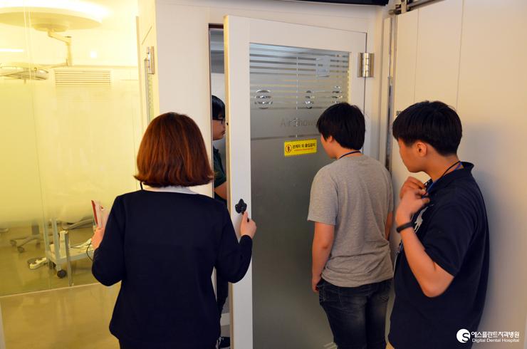 [청소년직업체험교실]에스플란트치과병원손병섭원장님께서학생들 의일일멘토가되어주셨습니다. 관련 이미지 5