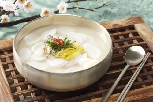 뜨거운 떡국 식혀 먹어야… 구강건강 해칠 수 있어 관련 이미지 1
