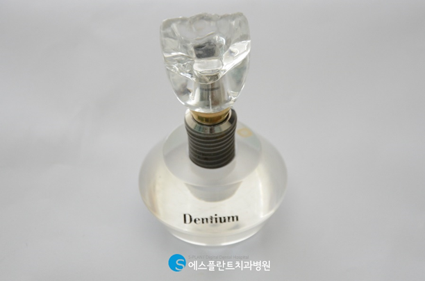 임플란트, 어떤 관리가 필요할까요? 관련 이미지 2